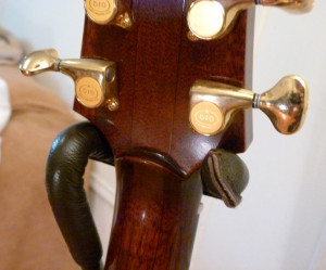 Kathy Wingert Model F Custom - mahogany neck detail - guitar review at onemanz.com