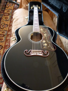 Gibson SJ-200 Ebony Limited in case