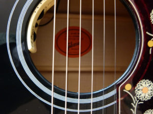 Gibson SJ-200 Ebony Limited sound hole